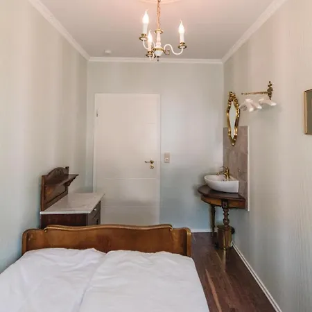 Beautiful In W/ 2 Bedrooms *