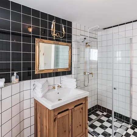 Beautiful In W/ 2 Bedrooms * Klanxbull